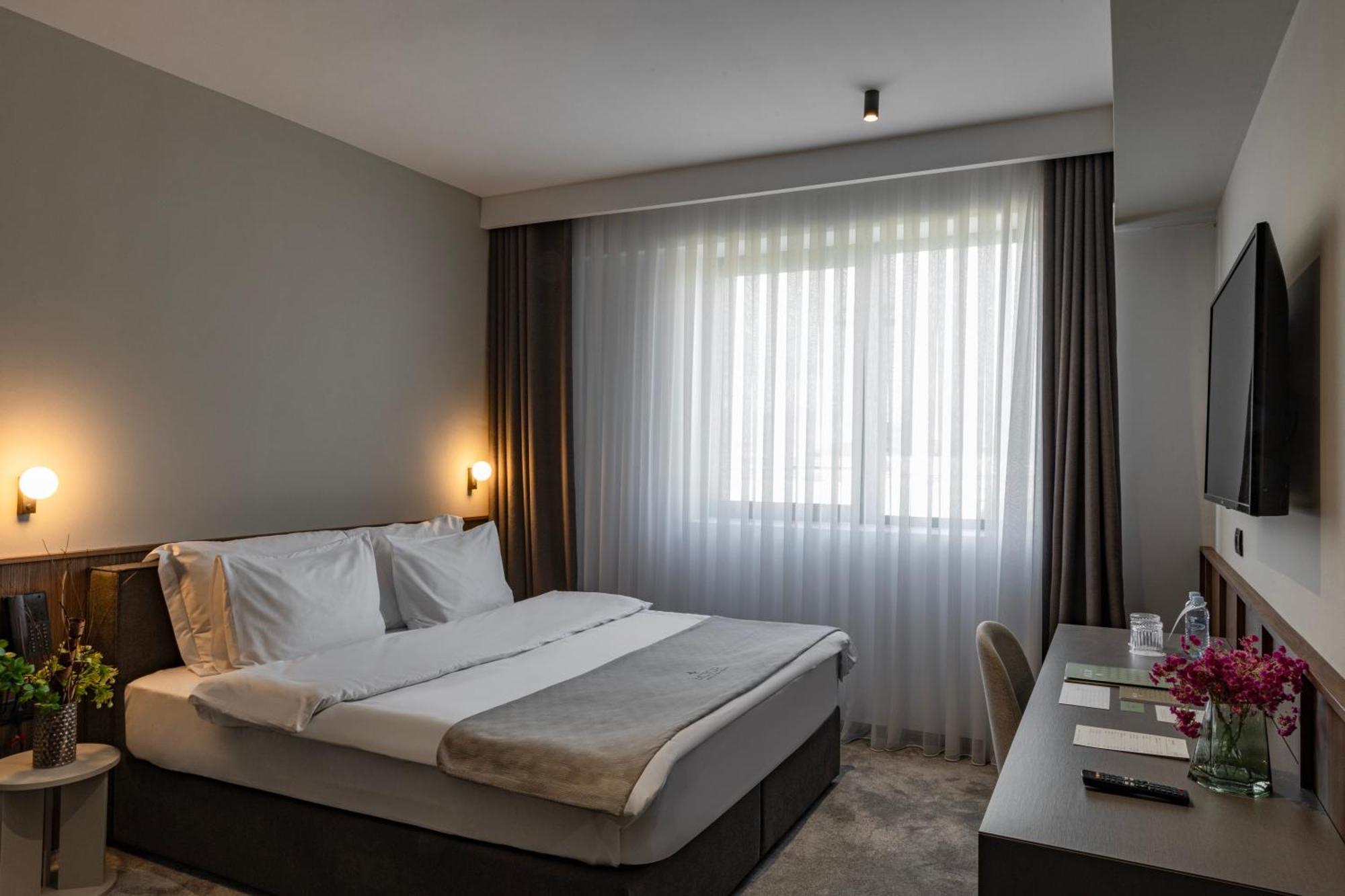 Actor Hotel Suto Orizari Bagian luar foto